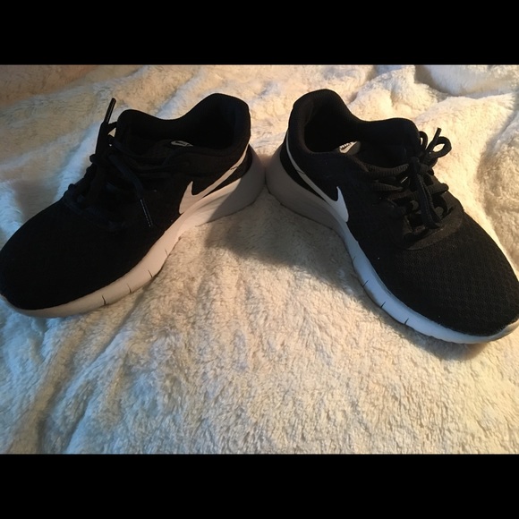 Nike Roche - Picture 2 of 6